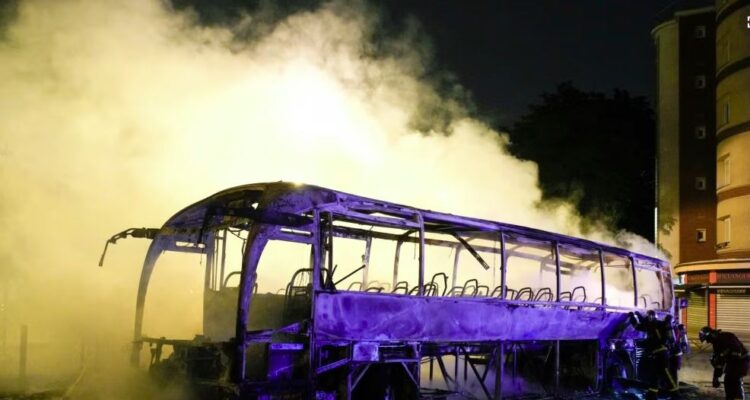 Descienden los disturbios en Francia tras noche con 20 detenidos 1 France disturbios