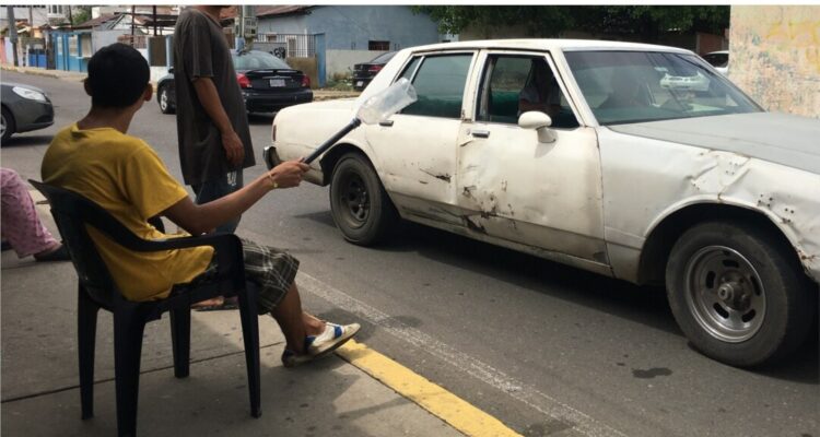 Contrabando de gasolina en Venezuela persiste pese al aumento de su precio, según expertos 1 Gasolina ilegal