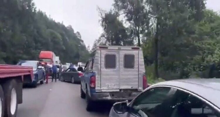 Comando armado realizó un asalto masivo a automovilistas en México (VIDEO) 1 Robo