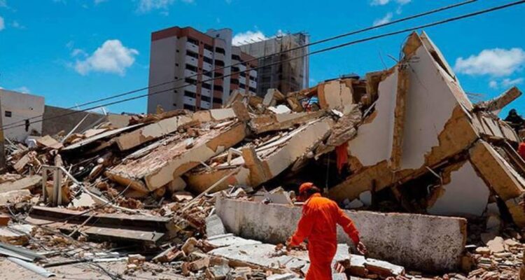 Al menos dos muertos y 15 desaparecidos tras desplome de un edificio en Brasil 1 derrumbe brasil 101 6363311 20230707175440