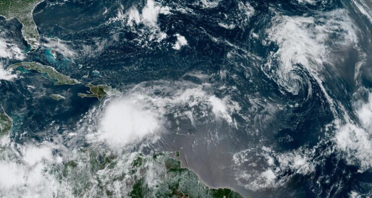 Bermudas se prepara para la llegada del huracán Franklin 1 Franklin