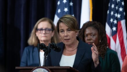 Gobernador de Massachusetts declara estado de emergencia mientras se llena