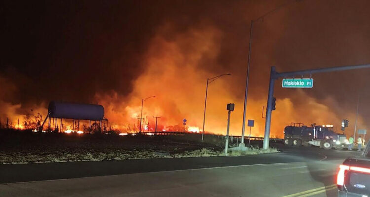 Subió a 53 la cifra de muertos por incendios en Hawái, EE. UU. 1 Incendios en Hawai
