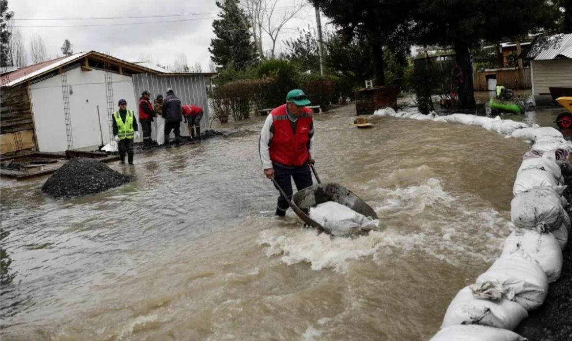 Dos Fallecidos Y Cerca De 30 000 Personas Aisladas Por Lluvias En El