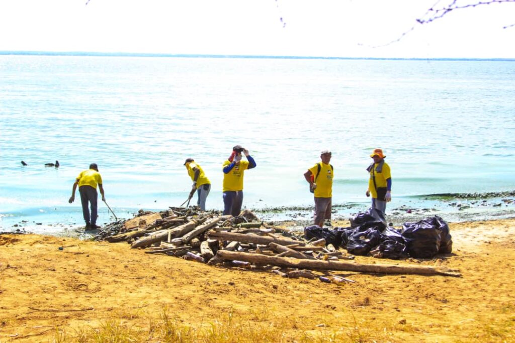 Las costas de nueve municipios fueron sumadas al saneamiento y limpieza de Lago de Maracaibo 2 WhatsApp Image 2023 08 13 at 1.37.18 PM 1