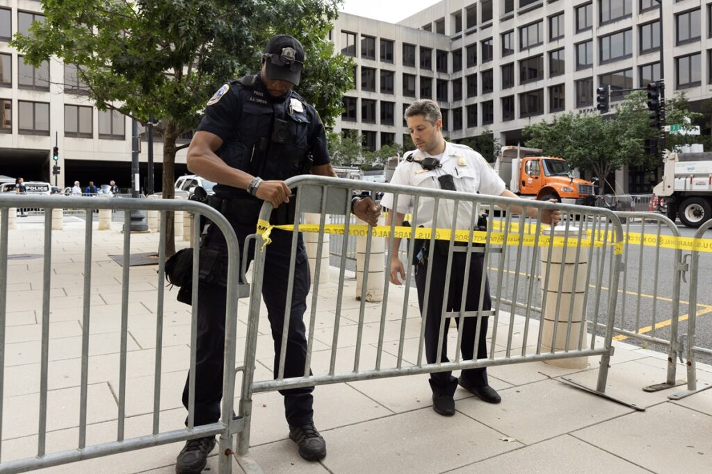 Fuertes medidas de seguridad en torno al juzgado de Washington donde comparecerá Trump 2 donald trump 1