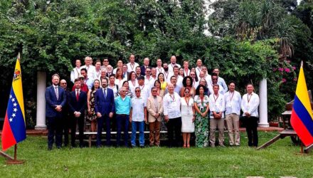 gobierno colombiano y el eln manifiestan disposicion de trabajo en plenaria en caracas 131520