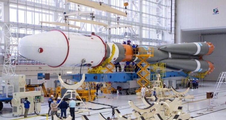instalan el cohete que realizara la primera mision lunar en la historia moderna de rusia 130947