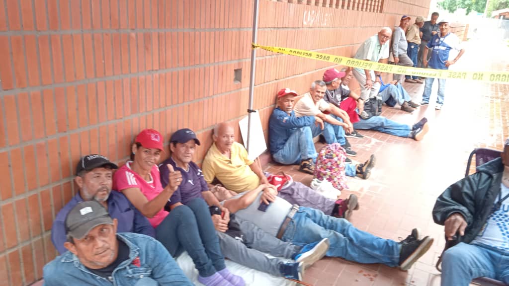 CVG prometió reunión con jubilados en huelga de hambre en el estado Bolívar 2 jubilados