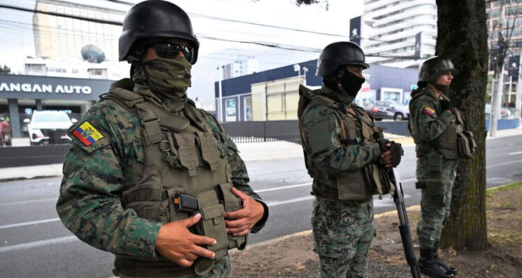 Funcionarios de EE. UU. irán a combatir el crimen organizado en Ecuador 1 presidenciables en ecuador estaran bajo proteccion militar 10880