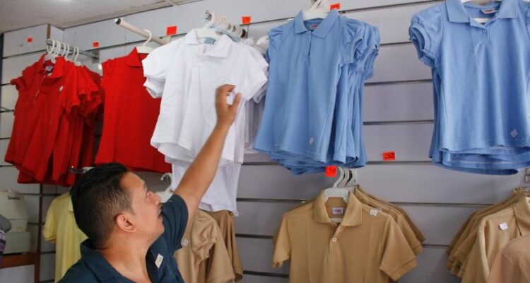 Padres deben invertir más de $60 en la compra del uniforme escolar 1 uniforme escolar