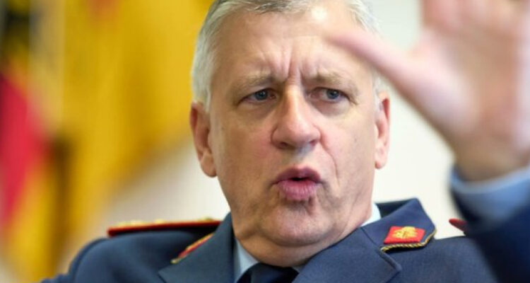 Suspendieron a un general alemán por intentar besar a un soldado en la boca 1 Ejercito Aleman