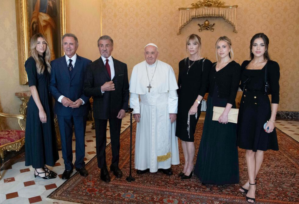 El papa recibe en el Vaticano a Sylvester Stallon