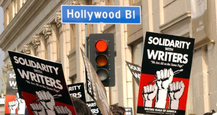 Luces camara y nada de accion La huelga de guionistas que paraliza el cine y la television en Estados Unidos