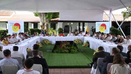 gobierno de colombia y la guerrilla del eln cierran en caracas el cuarto ciclo de dialogos 132815