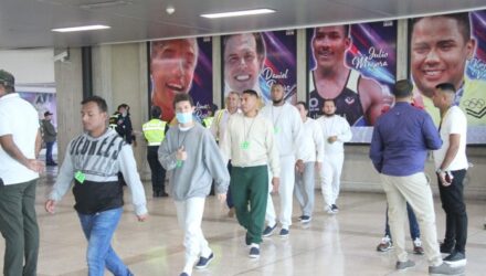 Gobierno Bolivariano recibe tercer vuelo con venezolanos proveniente de EEUU 6 696x464 1