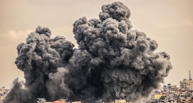 Israel mantiene los bombardeos sobre una Gaza golpeada por el bloqueo total 1 Israel Gaza