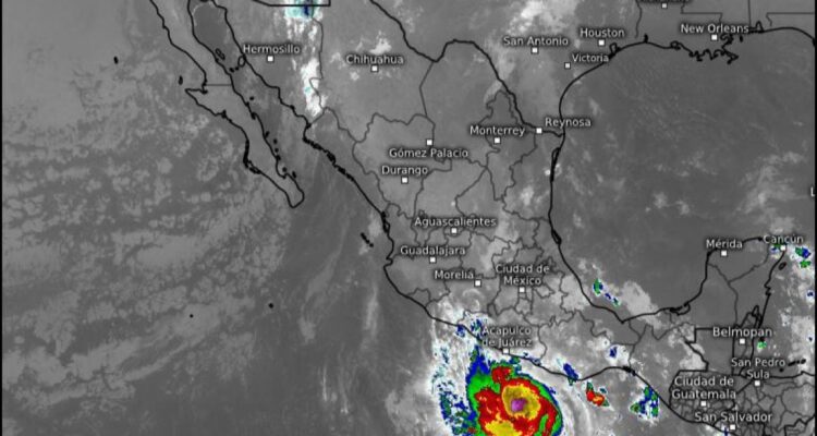 Otis se intensifica a huracán categoría 1 durante su avance al sur de México 1 OTIS