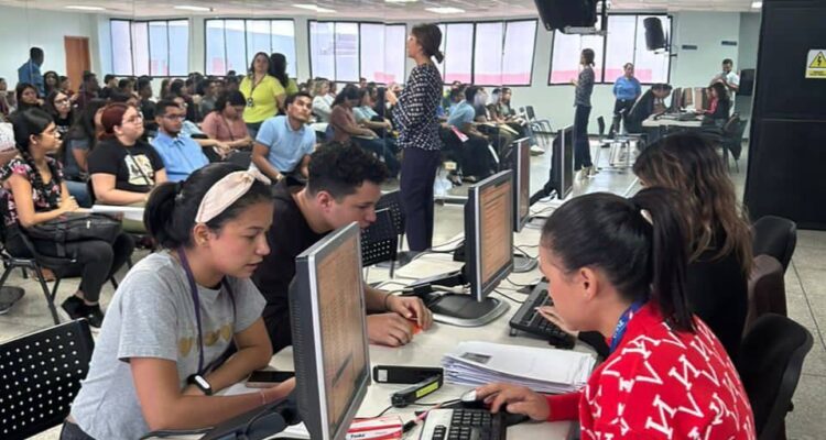 Becas JEL extendió jornada de actualización de datos para estudiantes beneficiados de LUZ, politécnicos y tecnológicos 1 WhatsApp Image 2023 10 08 at 2.27.33 PM 1