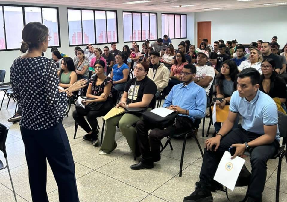 Becas JEL extendió jornada de actualización de datos para estudiantes beneficiados de LUZ, politécnicos y tecnológicos 2 WhatsApp Image 2023 10 08 at 2.27.33 PM