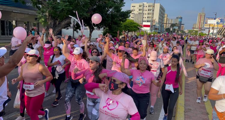 Con apoyo y logística Gobernación del Zulia dijo presente en la Caminata Rosa 1 WhatsApp Image 2023 10 15 at 10.34.01 PM