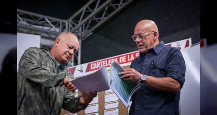 diosdado cabello y jorge rodriguez con el mazo dando