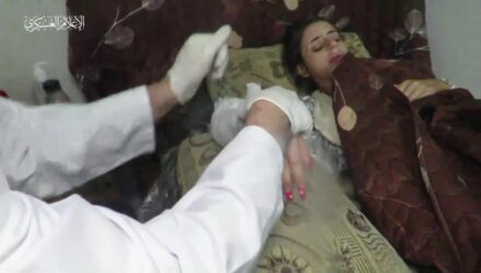 hamas publica video de una rehen israeli primera prueba de vida de un cautivo en gaza