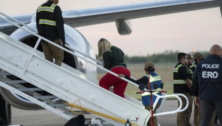 llegan primeros migrantes deportados a venezuela en vuelo directo desde eeuu 13055