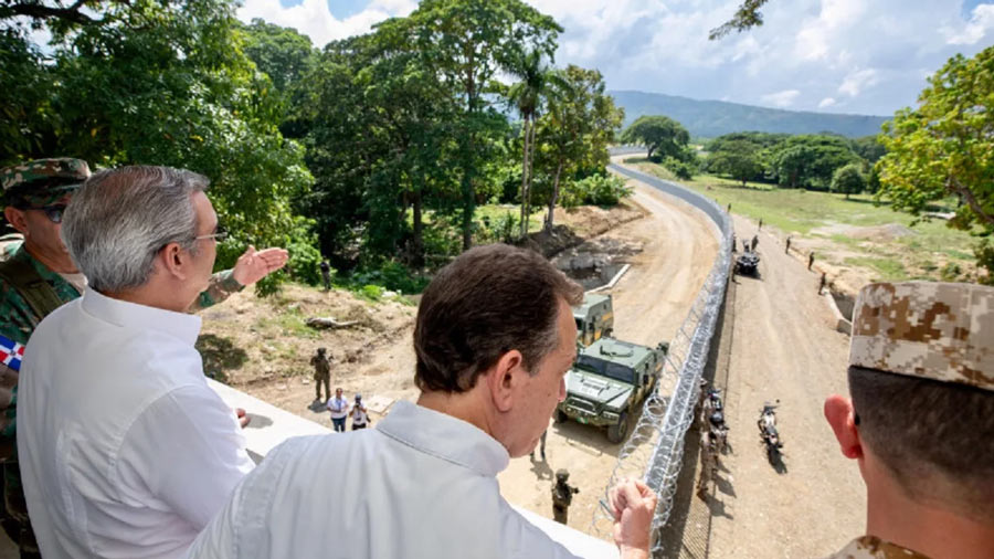 República Dominicana inauguró primer tramo de muro en frontera con Haití 2 presidente de republica dominicana luis abidaner en inauguracion de muro fronterizo 13109