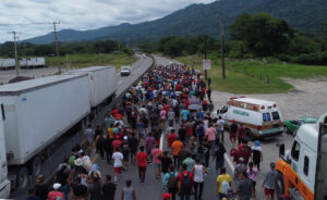 México detuvo a más de 377 mil migrantes venezolanos entre enero y mayo 2 Migarntes bloquearon vias en Mexico