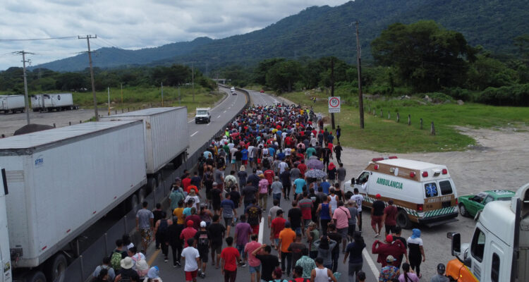 Migarntes bloquearon vias en Mexico