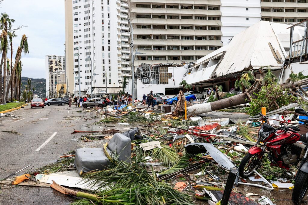 México estimó más de 3.400 millones de dólares para las reparaciones en Acapulco 2 acapulco scaled 1