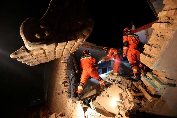 Subió a 111 el número de muertos tras terremoto en el noroeste de China 2 2023 12 19T023355Z 1 LYNXMPEJBI01S RTROPTP 3 CHINA SISMO