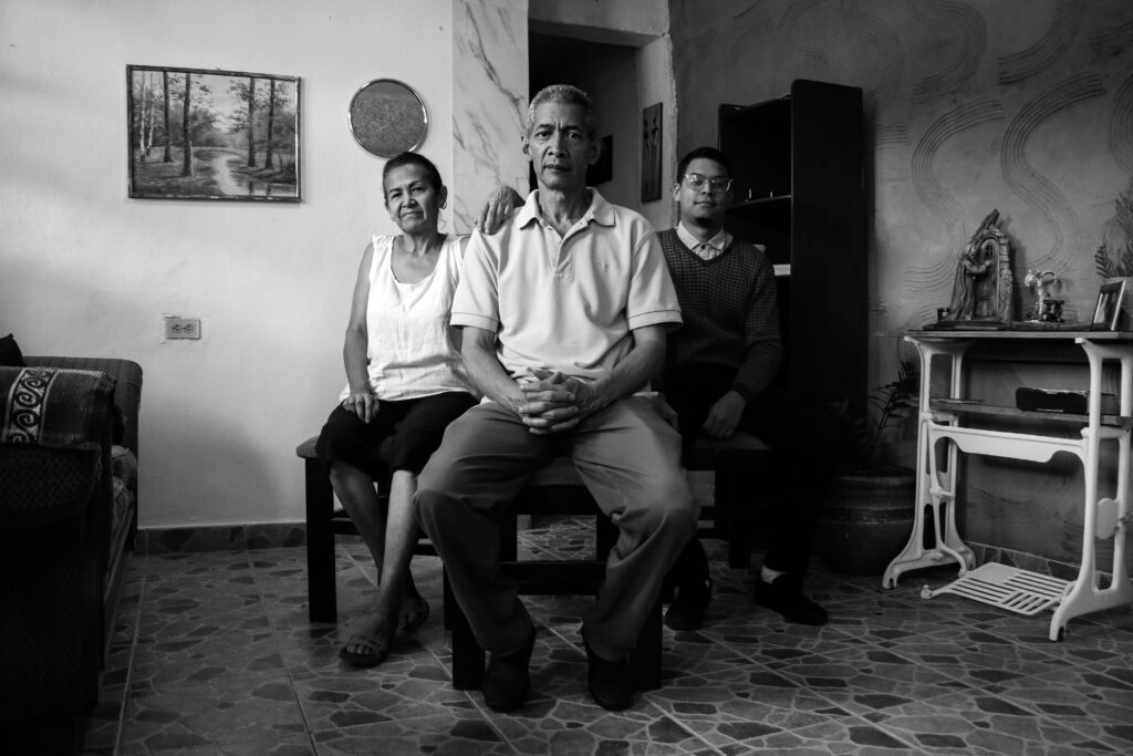 PROSTATA VISITA A CASA DEL SENOR JAVIER DIAZ. GRAMOVEN CARACAS BN DANIEL H 1199 1 1024x683 1