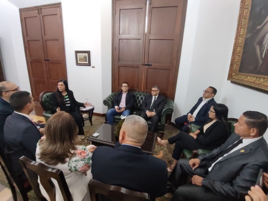 Gobernación del Zulia recibió comisión delegada del CLEZ para informar la clausura del Segundo Periodo de Sesiones Ordinarias 3 WhatsApp Image 2023 12 15 at 5.30.20 PM 1