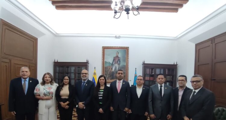 Gobernación del Zulia recibió comisión delegada del CLEZ para informar la clausura del Segundo Periodo de Sesiones Ordinarias 1 WhatsApp Image 2023 12 15 at 5.30.20 PM