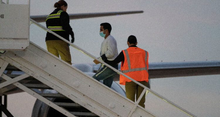 Estados Unidos ha realizado 79 vuelos de repatriación de migrantes en inicio de 2024 1 vuelo migrantes venezuela