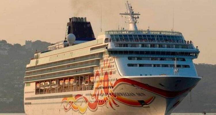 Acapulco recibió primer crucero de turistas tras el huracán Otis 1 CRUCERSO