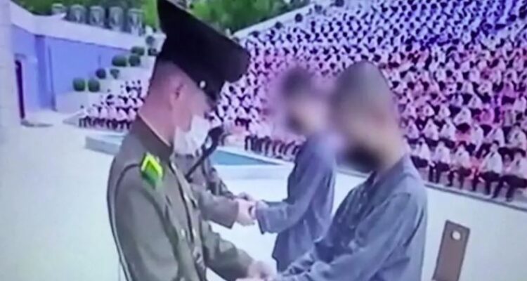 Dos adolescentes norcoreanos fueron condenados a 12 años de trabajos forzados por ver series de Corea del Sur (Video) 1 Corea