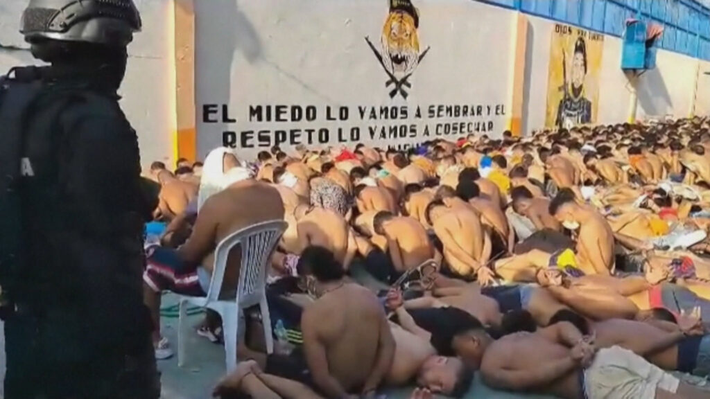 Ecuador: Militares y policías irrumpieron en cárceles, anunciaron liberación de funcionarios retenidos 2 Ecuador presos extranjeros