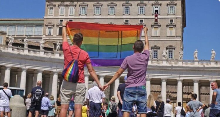 Vaticano aclaró que la bendición de parejas homosexuales no será «litúrgica» 1 LGBTIQ