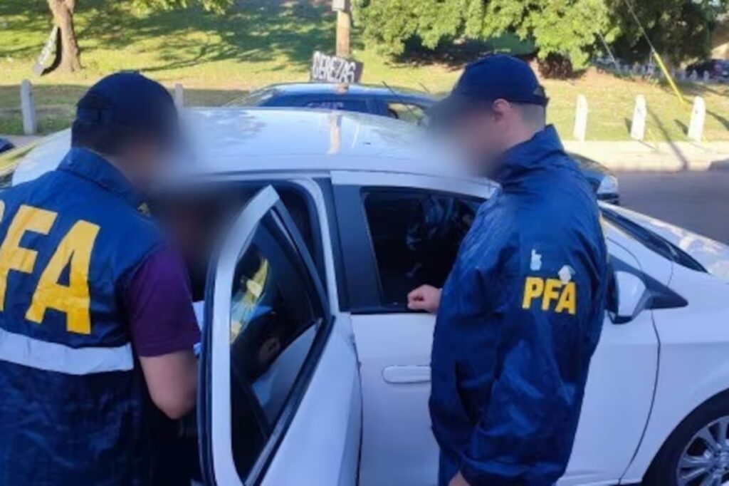 Posible célula terrorista en Argentina: detenidos tres hombres con pasaportes falsos de Venezuela y Colombia 2 Posible celula terrorista en Argentina detenidos tres hombres con pasaportes falsos de Venezuela y Colombia