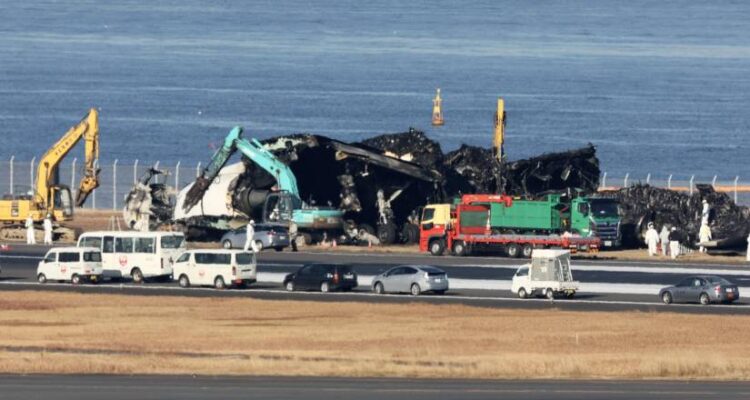 Cancelaron más de 400 nuevos vuelos tras accidente en el aeropuerto de Tokio, Japón 1 avion japon 1316080 20240105071615