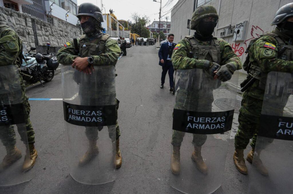 ecuador esta en estado de guerra daniel noboa