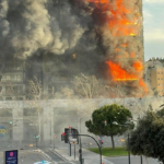 Cuatro muertos y 19 desaparecidos en el incendio de dos edificios de ...