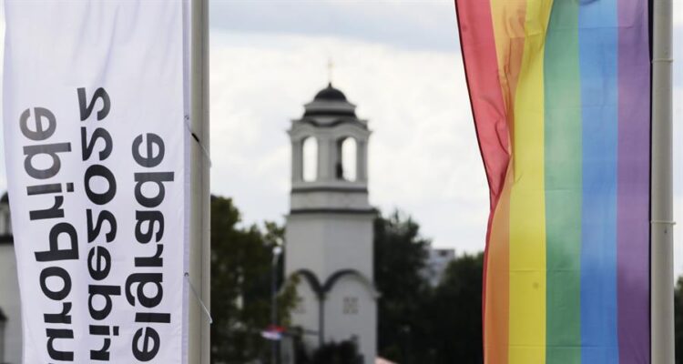 La policia serbia prohibe la marcha del orgullo del EuroPride en Belgrado