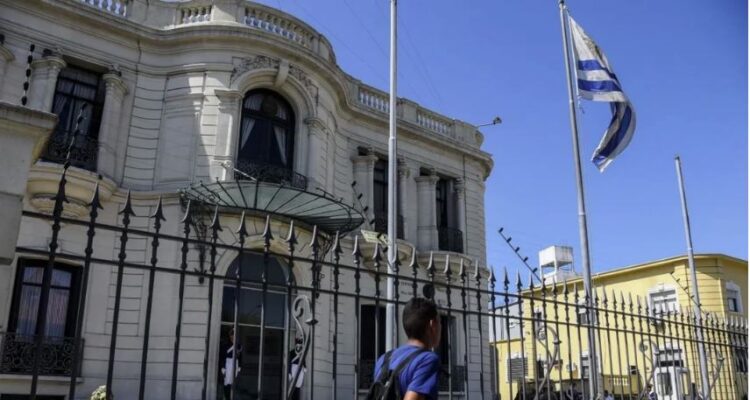 Imputaran a funcionaria del Ministerio de Defensa de Uruguay por explotación de migrantes venezolanos 1 Uruguay2