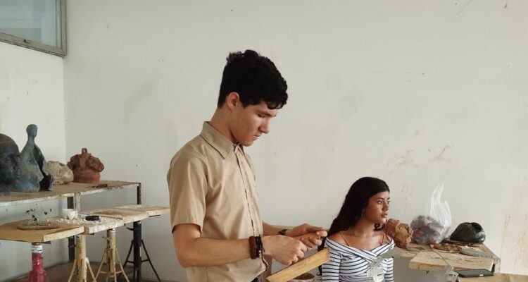 Escuela de Artes Plásticas «Neptalí Rincón» abrió inscripciones para talleres artísticos 1 WhatsApp Image 2024 02 07 at 12.39.10 PM