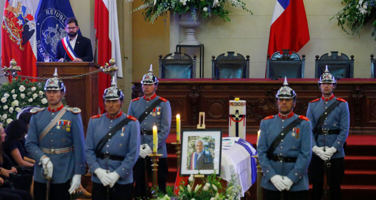 gabriel boric en el funeral del ex presidente sebastian pinera 17509