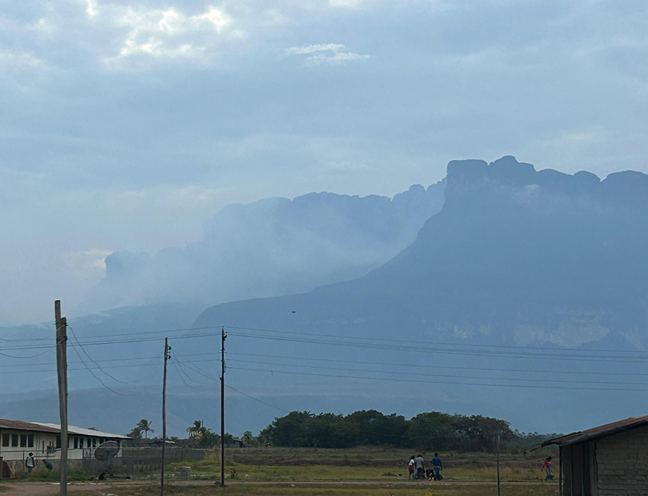 Incendios en Canaima: ¿qué los causan y qué está haciendo Inparques? 4 Auyantepuy canaima 4b